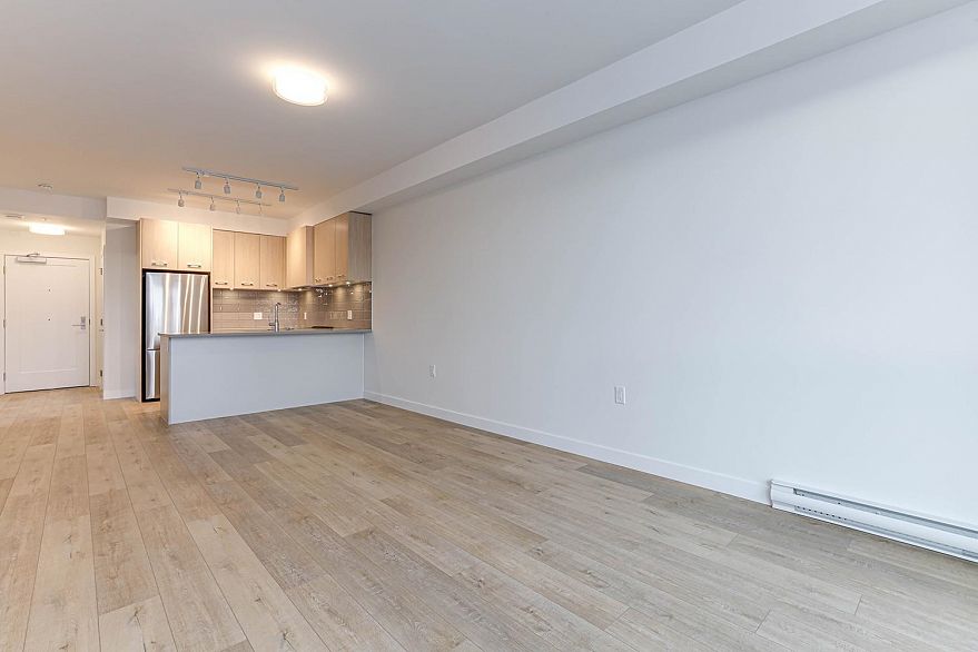 206 4933 Clarendon Street