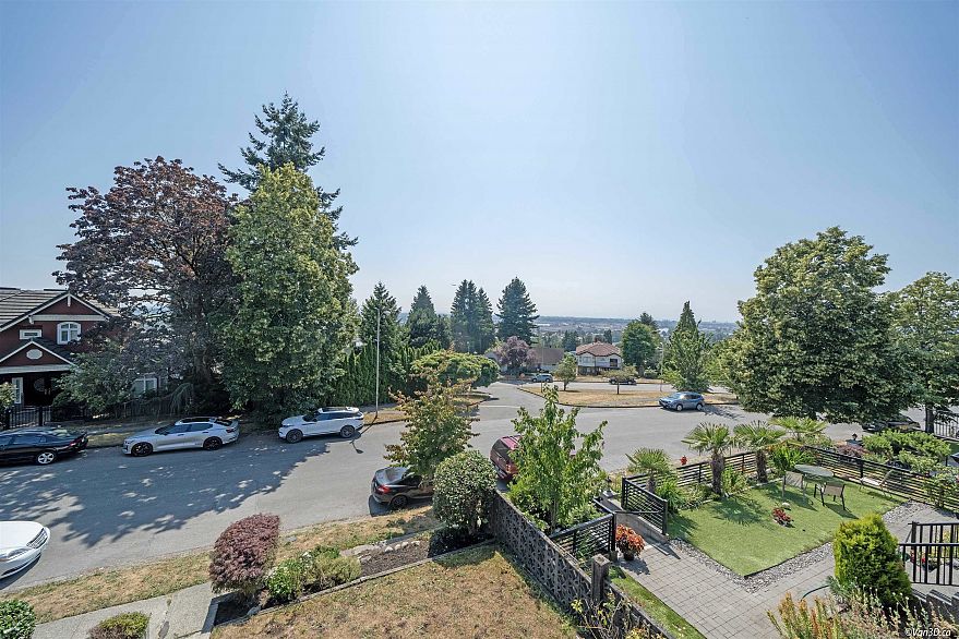 2131 Fraserview Drive