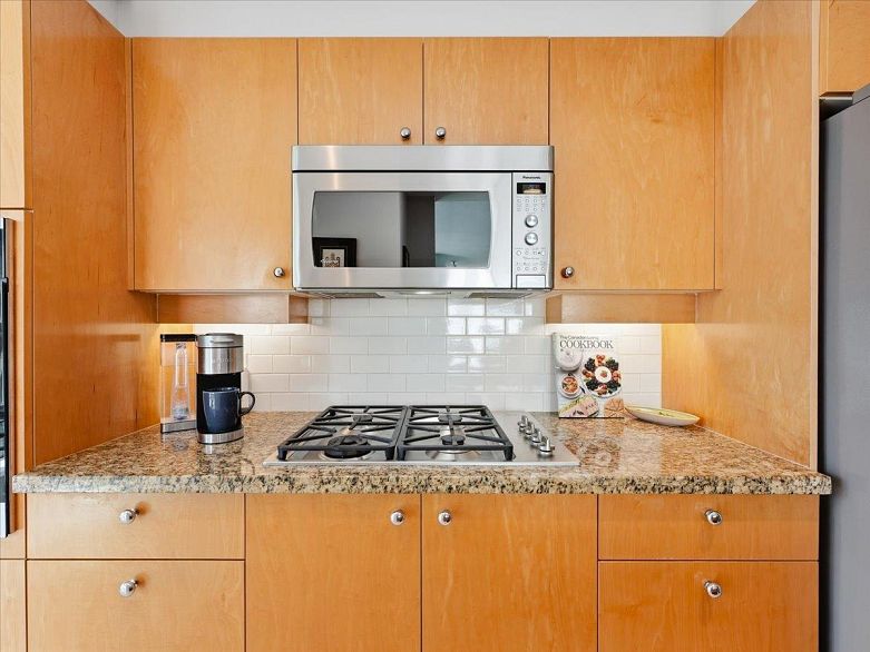 202 1790 Bayshore Drive