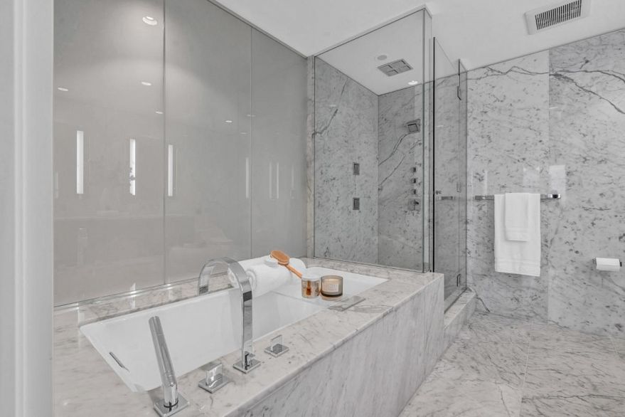 3503 1011 W Cordova Street