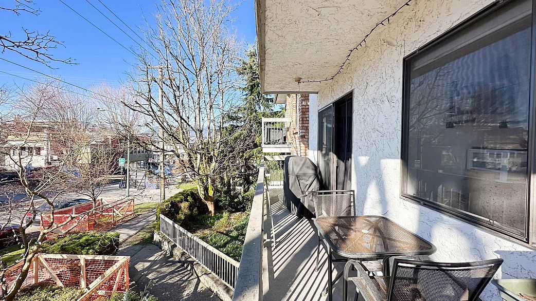 202 2080 Maple Street