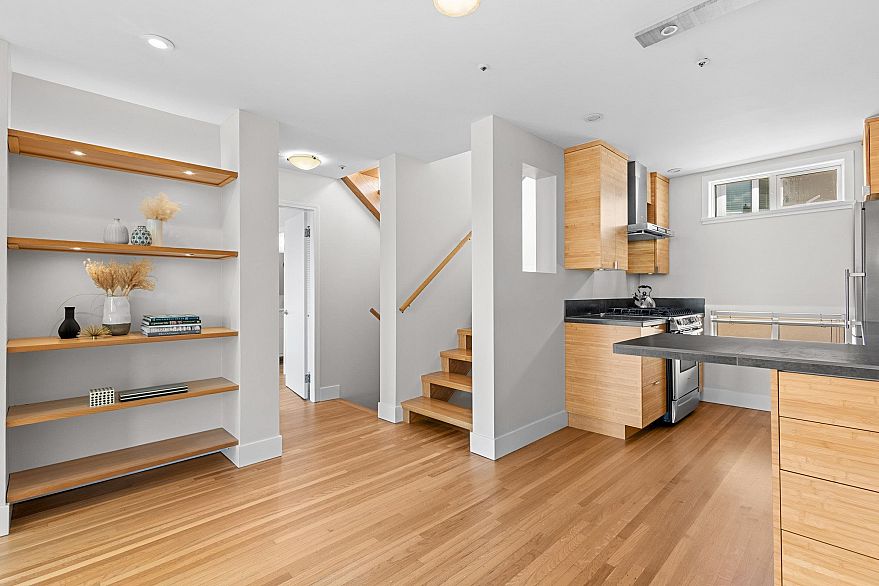 302 2215 Mcgill Street