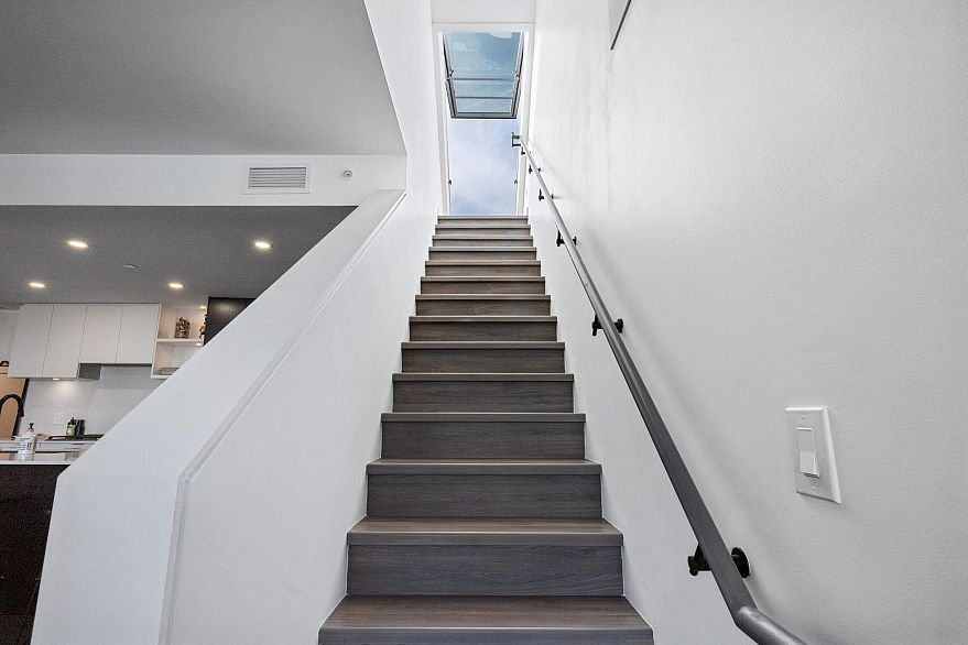 802 210 E 5th Avenue