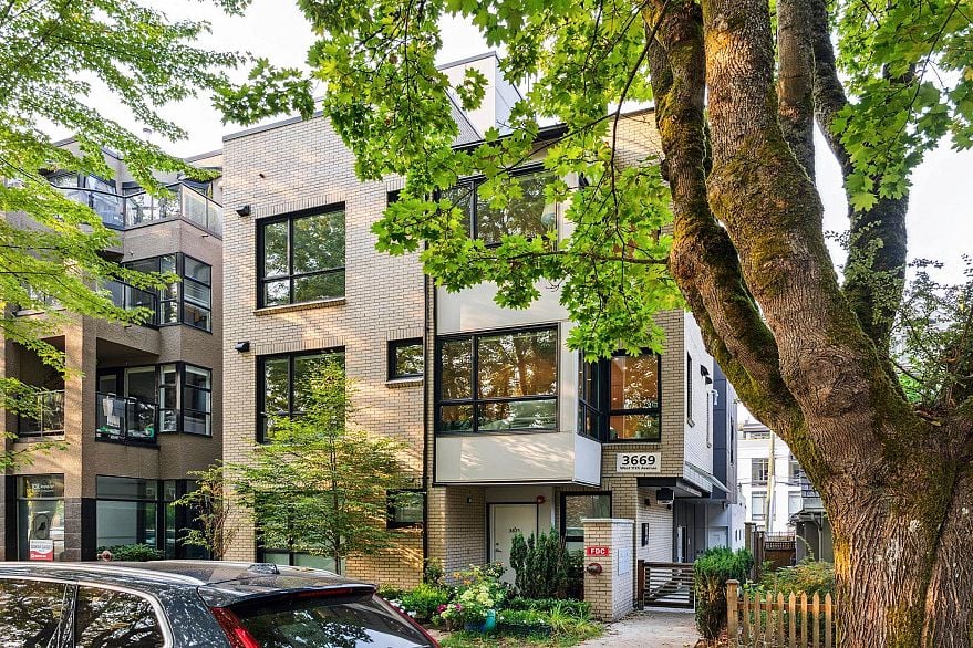 201 3669 W 11th Avenue