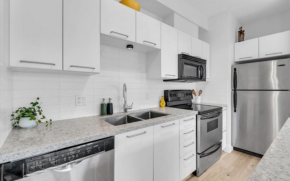 304 205 E 10th Avenue