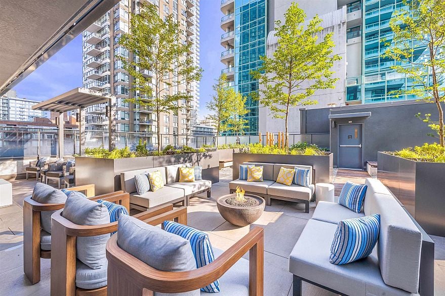 3405 1335 Howe Street