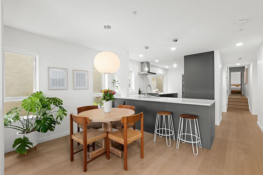 201 2238 W 2nd Avenue