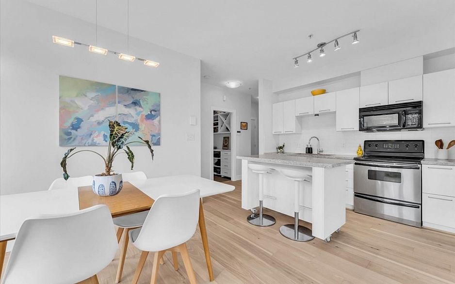 304 205 E 10th Avenue