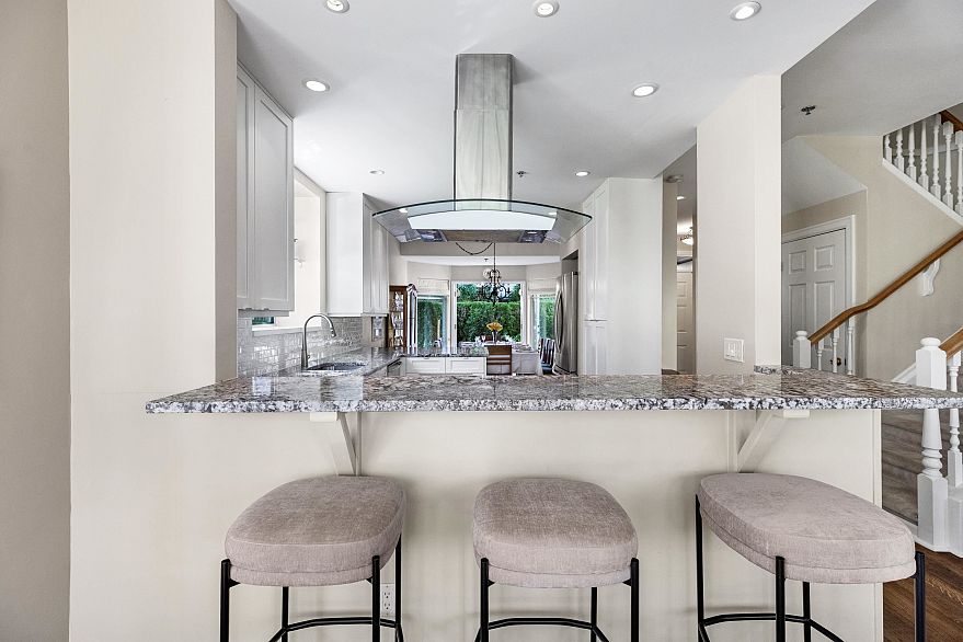 10 5880 Hampton Place