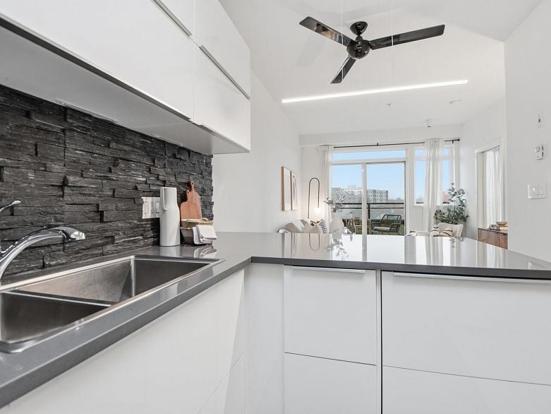 PH6 688 E 17th Avenue