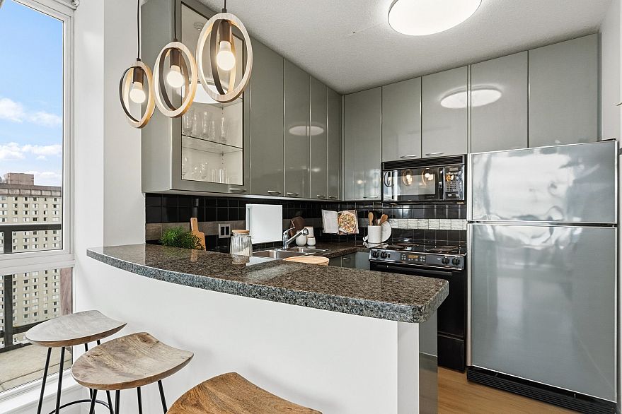 3005 1068 Hornby Street