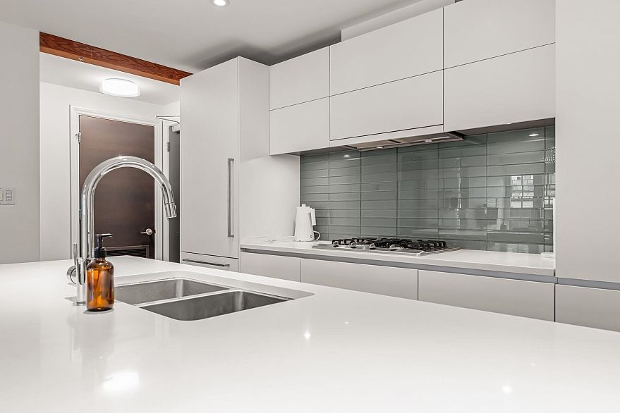 205 2035 W 4th Avenue