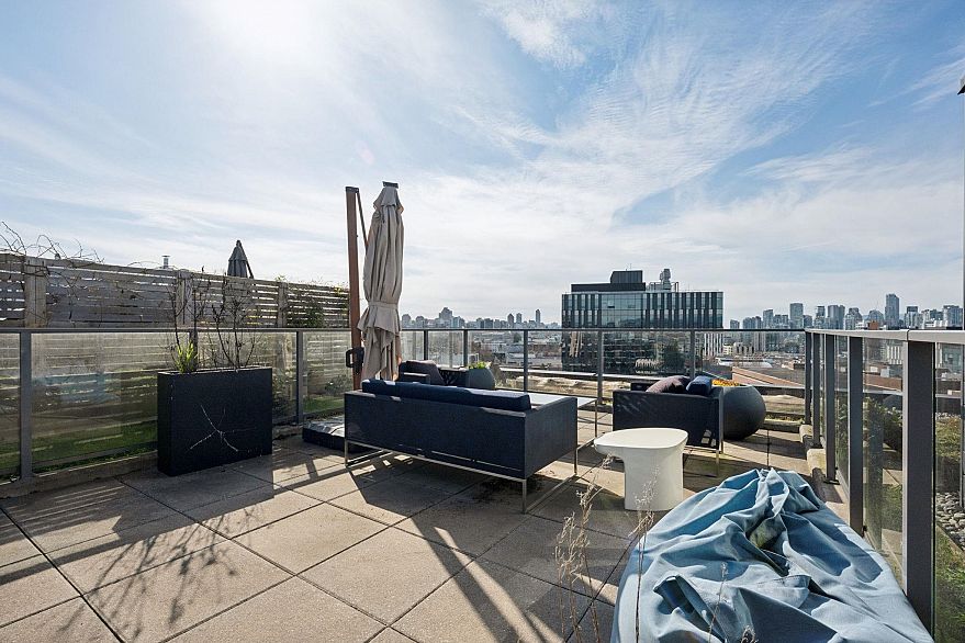 802 210 E 5th Avenue