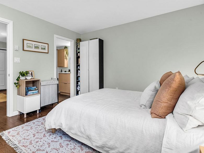 206 1963 W 3rd Avenue