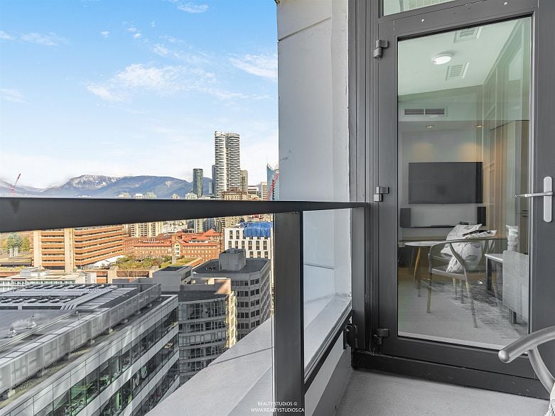 2702 1289 Hornby Street