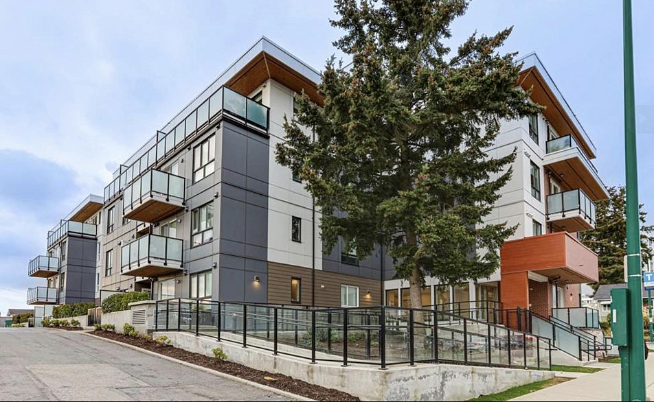 206 4933 Clarendon Street