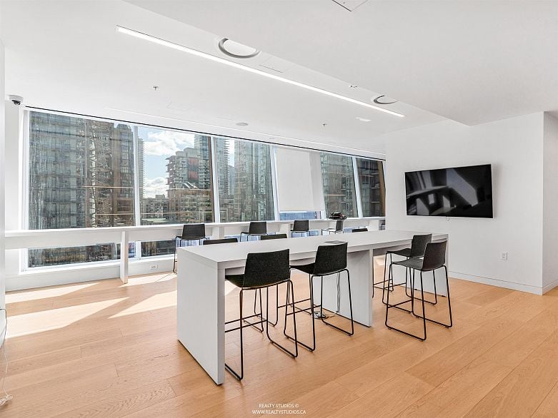 2702 1289 Hornby Street