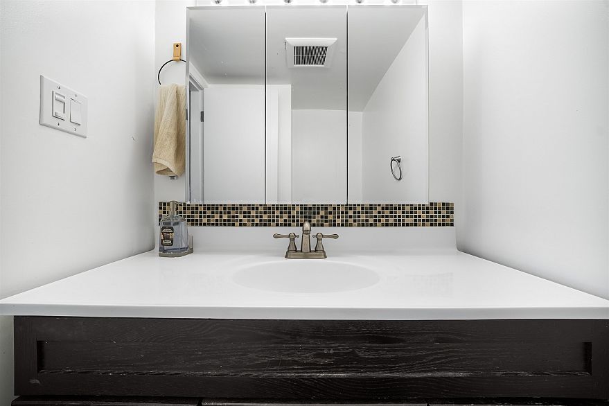 1702 1330 Harwood Street