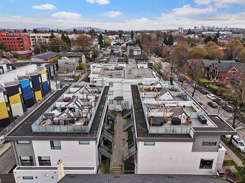 215 311 E 16th Avenue