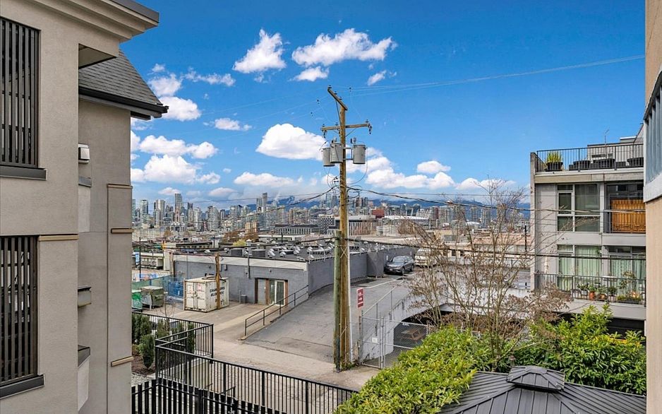 303 2525 Quebec Street