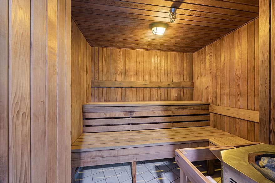 1901 1033 Marinaside Crescent