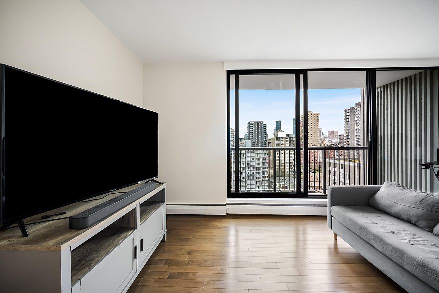 1702 1330 Harwood Street