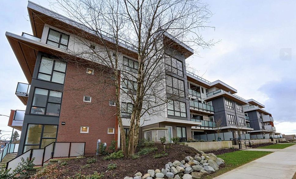 206 4933 Clarendon Street