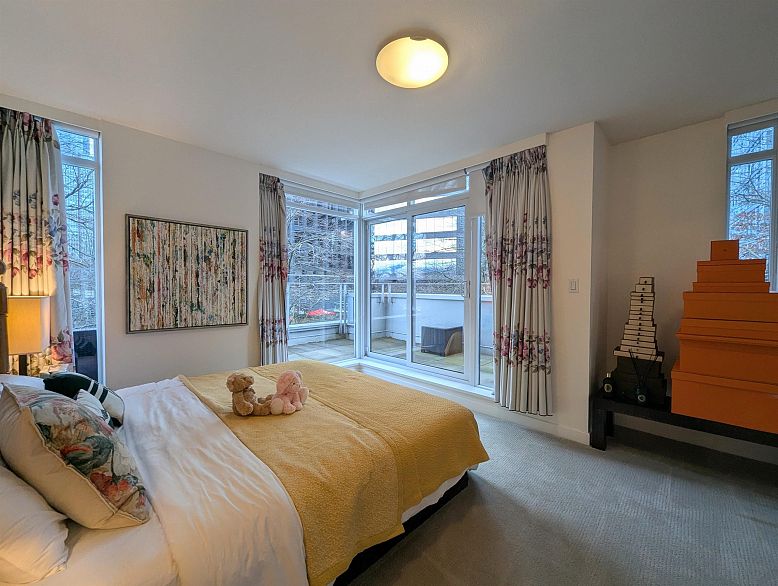 1211 W Cordova
