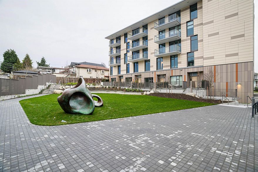 305 8138 Fraser Street