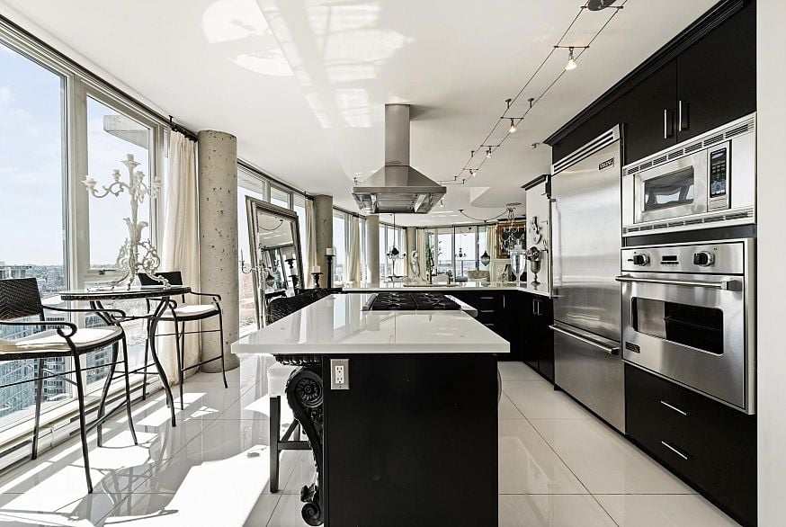 3701 1495 Richards Street