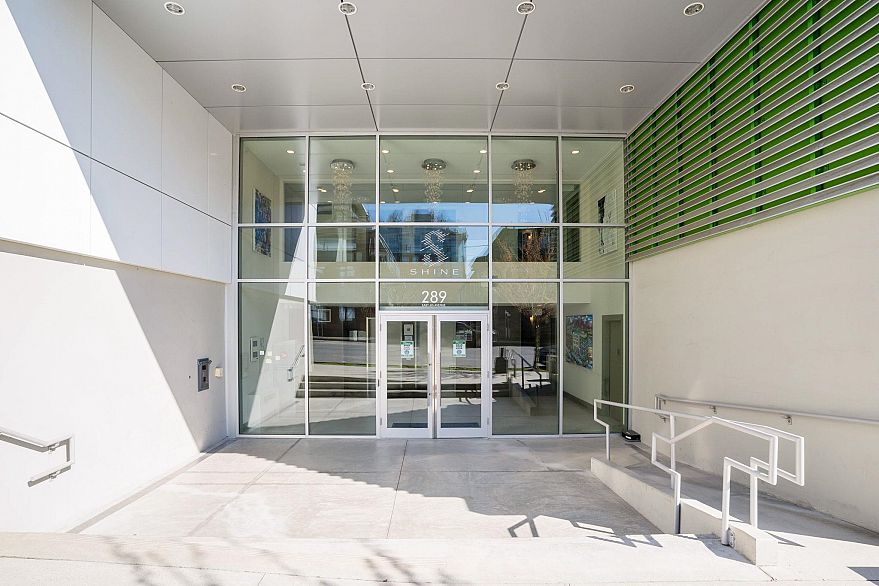 206 289 E 6th Avenue