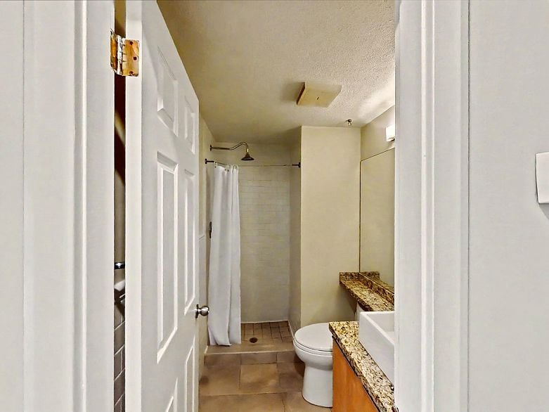 201 1868 W 8th Avenue