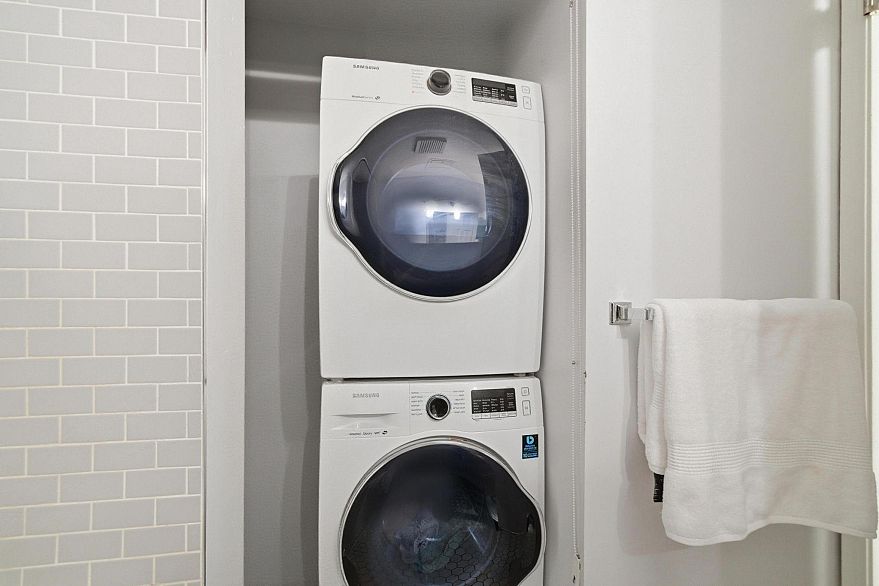 203 555 E 8th Avenue