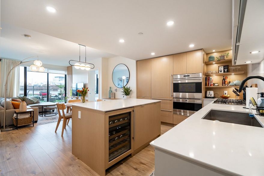 404 210 E 5th Avenue