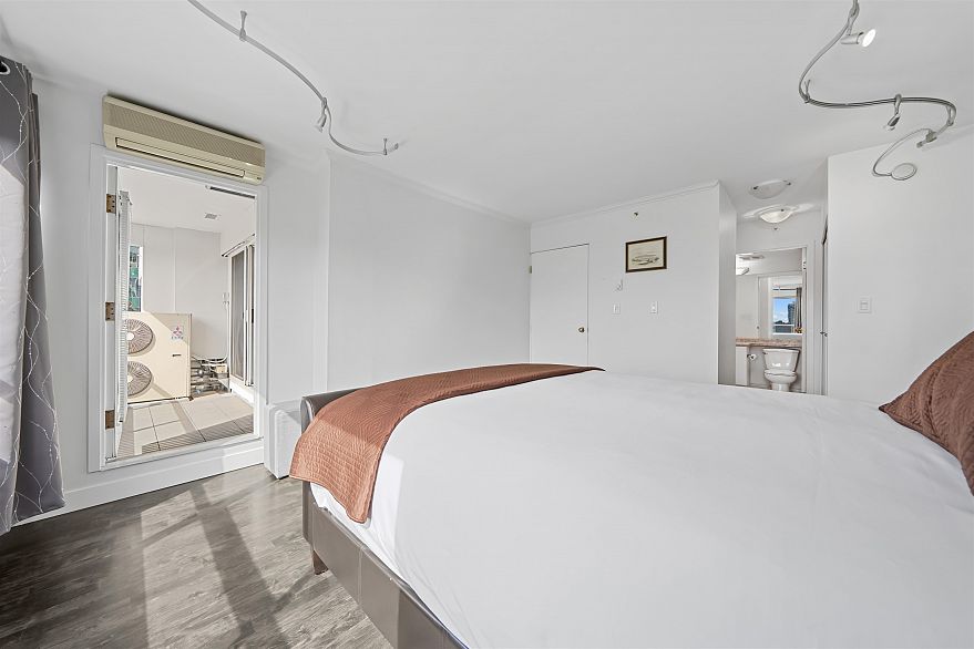 1908 1060 Alberni Street