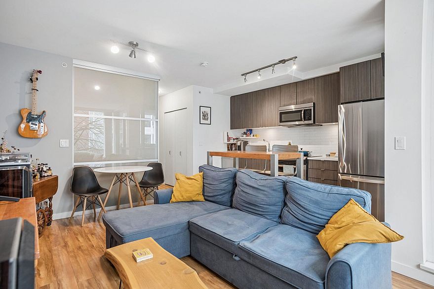 206 289 E 6th Avenue