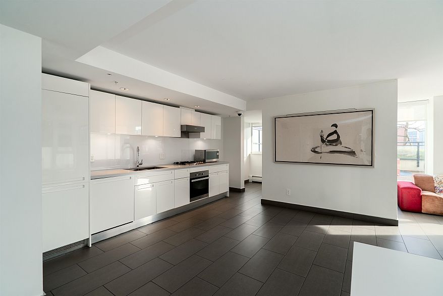 716 188 Keefer Street