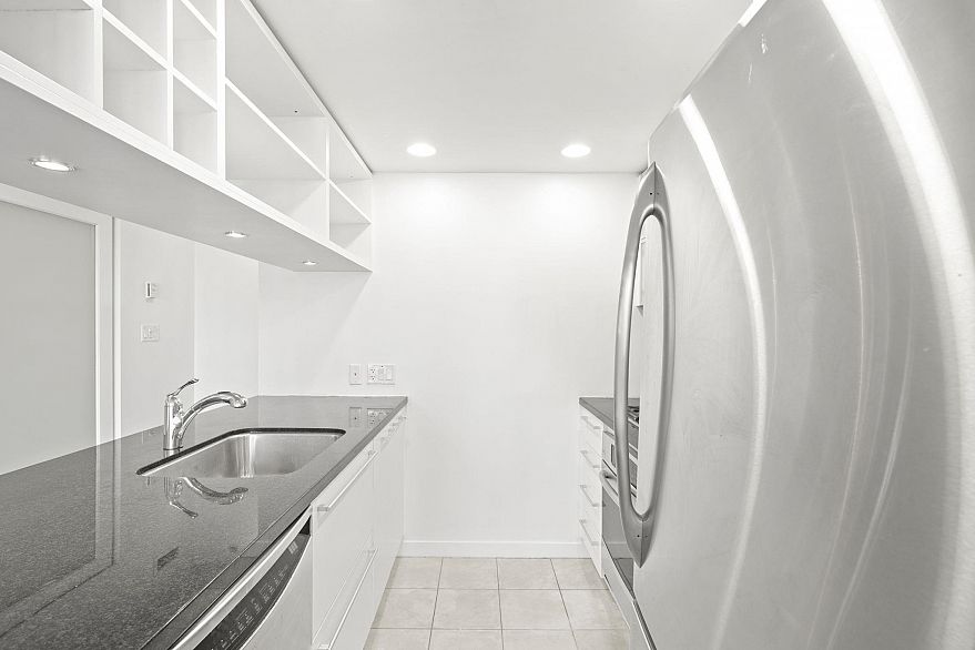 910 833 Seymour Street