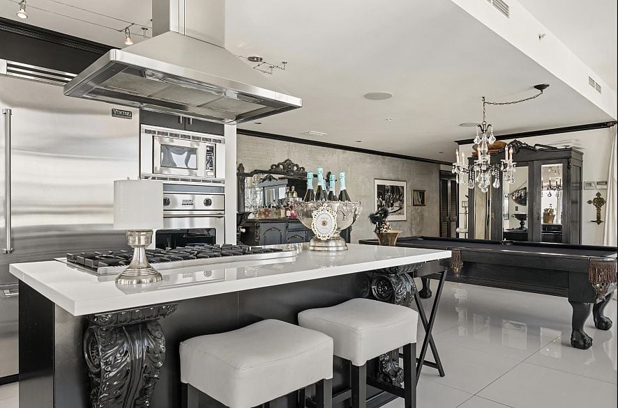 3701 1495 Richards Street