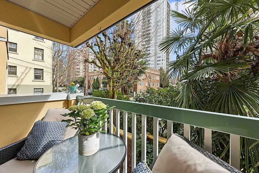 203 1125 Gilford Street