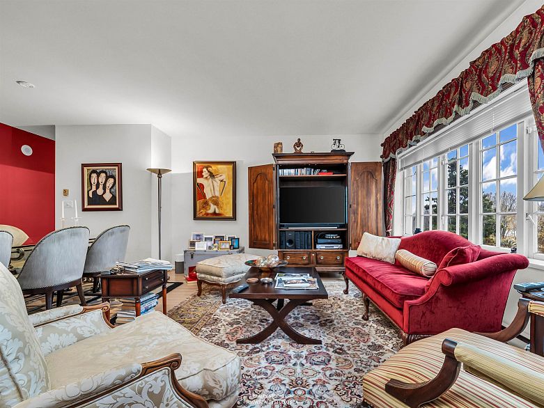 302 1311 Beach Avenue