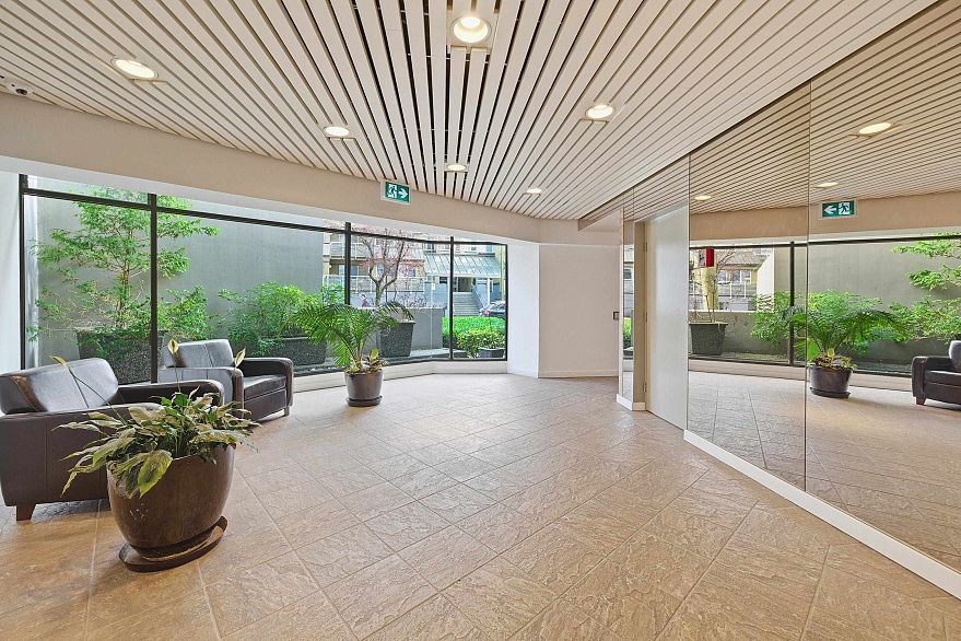 533 666 Leg In Boot Square