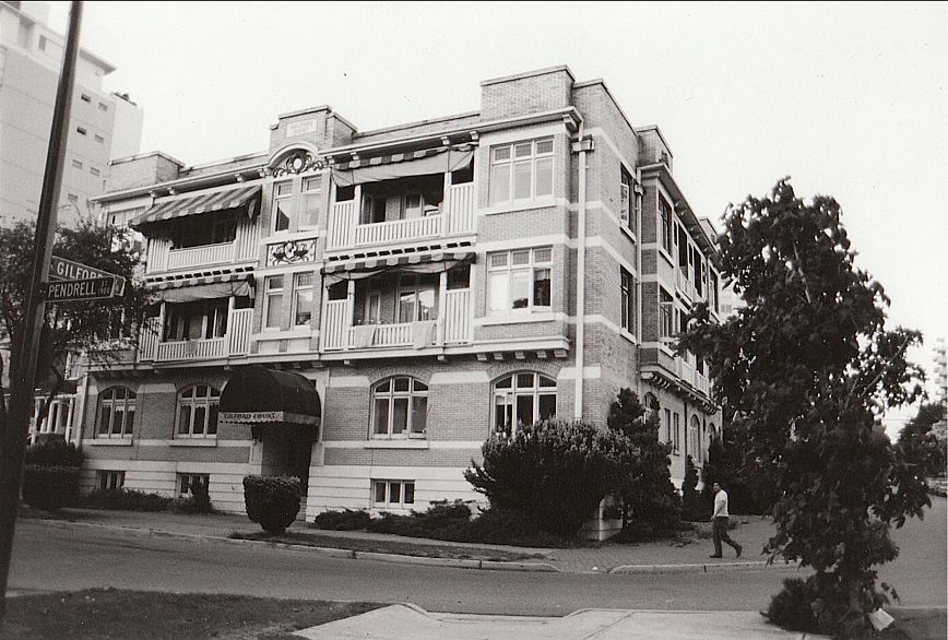 203 1125 Gilford Street