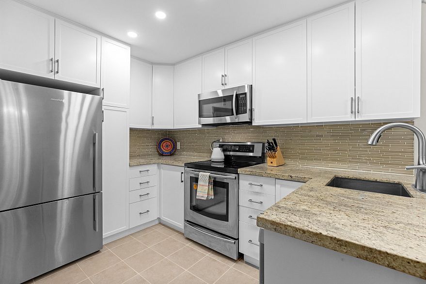 105 1125 Gilford Street