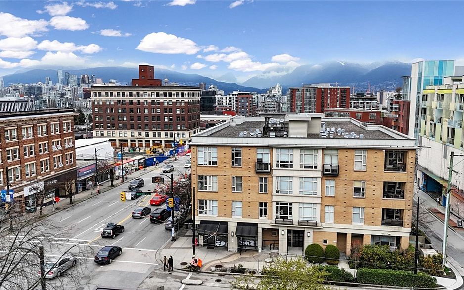 304 205 E 10th Avenue