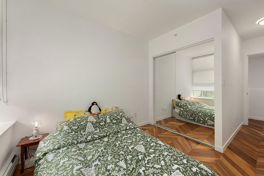 253 108 W 1st Avenue