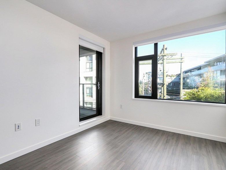 502 210 E 5th Avenue