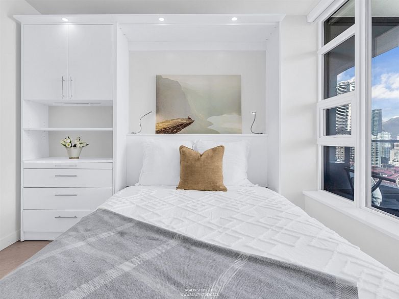 2702 1289 Hornby Street