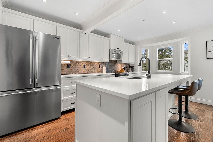 202 1106 W 11th Avenue