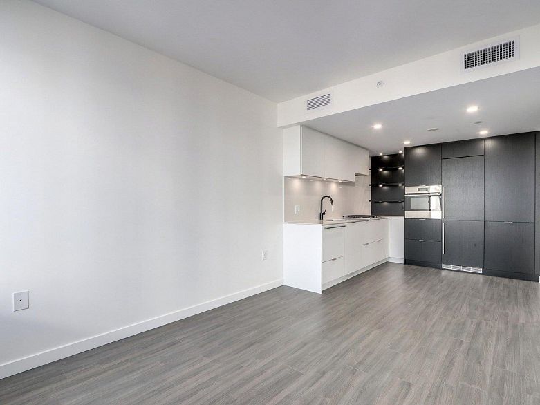 502 210 E 5th Avenue